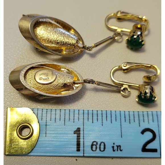 Vintage HOBE HOBÉ Signed Jade Like Gold Tone 1965 Dangle Clip On Earrings 2" - Picture 3 of 3